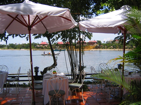 Riverside dining at Brother's Cafe-Hoi An-Vietnam